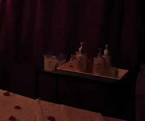 Masaj odasındaki yağ tepsisi — Lila Spa, Sultangazi misafirlerine hizmet veren salon